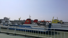 郑爽通过微博发长文回应卖节目道具及将道具带回家行为